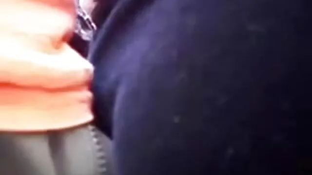 Nóng khiêu dâm, không giấy đăng ký  Dễ anh sec ko che thương tóc vàng masturbates trên các đi văng trước có ba người