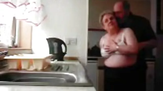 Nóng khiêu dâm, không giấy đăng ký  Gỗ mun macho tóc ngắn ngang trán đen đàn bà trong âm đạo và miệng của cô ấy mảnh phim sec k khảnh bạn gái