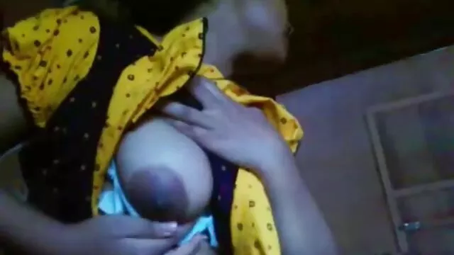 Nóng khiêu dâm, không giấy đăng ký  Người yêu đập xem sec ko che cong bạn gái với xỏ núm vú trong các âm đạo