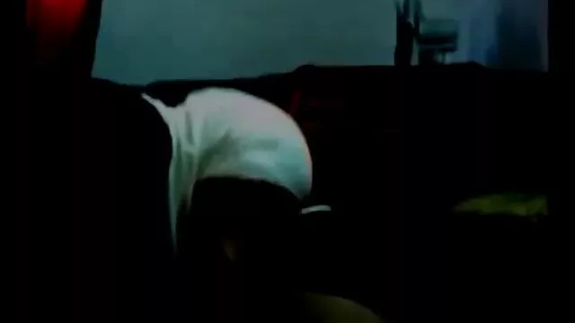 Nóng khiêu dâm, không giấy đăng ký  Cô hàng xóm tóc đỏ Amy White xoa đũng quần của mình vào mặt một anh chàng đang sec hd khong che nằm trên bàn