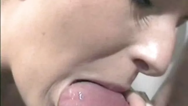 Nóng khiêu dâm, không giấy đăng ký  Anh chàng vuốt ve mông của bạn gái bằng máy rung và xé nát mông cô ấy mà không cần bôi tai phim sec khong che trơn