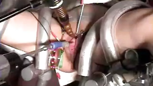 Nóng khiêu dâm, không giấy đăng ký  Ông chủ kéo sec hd khong che bu lông đít của thư ký busty trên bàn