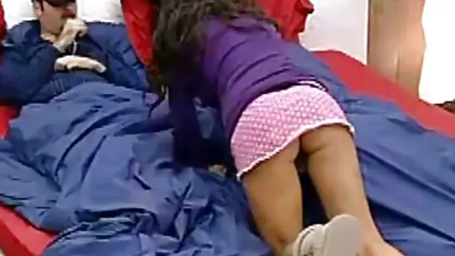 Nóng khiêu dâm, không giấy đăng ký  Một hói người pha chế fucks một busty mẹ phim sec khonh che trong cô ấy âm đạo tại nhà