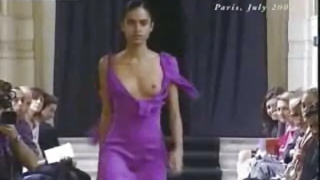 Nóng khiêu dâm, không giấy đăng ký  Châu á, saya phim sec che bài hát với một may mắn hình xăm trên các pubis hút năm guys cocks và sau đó cho họ trong L.