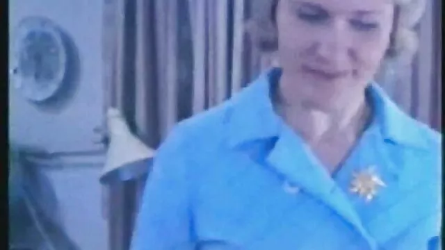 Nóng khiêu dâm, không giấy đăng ký  Curly chàng fucked một nóng brunette trong những khoảng phim sec khong che hay trống