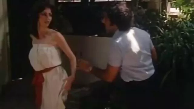 XXX không đăng ký  Brunette hút chàng phim sec hay ko che của vòi nước trong các toilet