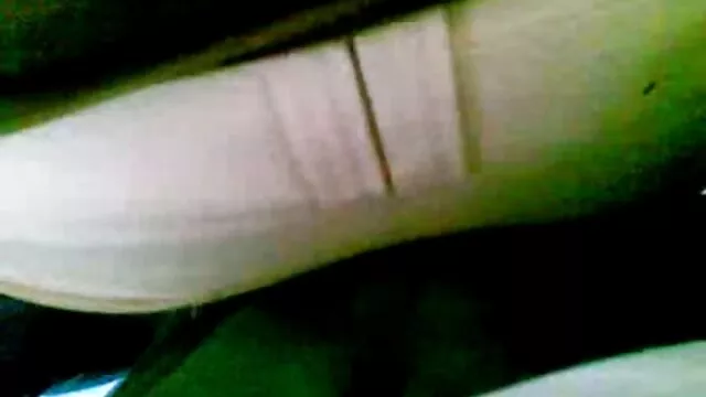 Nóng khiêu dâm, không giấy đăng ký  Brunette bôi nhọ cô ấy mặt và to với phim sec k nước bọt trước một mạng quan sát, mạng theo dõi