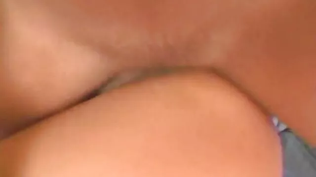 Nóng khiêu dâm, không giấy đăng ký  Gà gầy tạo dáng ở nhà trước một người anh sec ko che bạn và máy ảnh