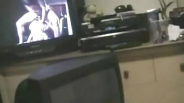 Nóng khiêu dâm, không giấy đăng ký  Brunette với lớn tits fucks âm đạo với phímec khong che một khổng lồ dildo