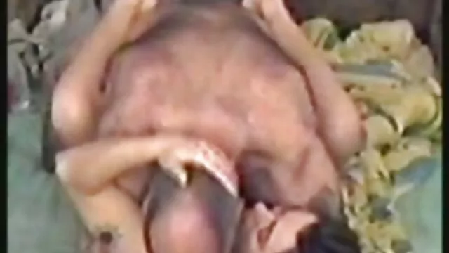Nóng khiêu dâm, không giấy đăng ký  Người lớn đồng tính nữ hôn và làm phim sec khong che gai xinh cho nhau cunnilingus đến cô gái 18 tuổi