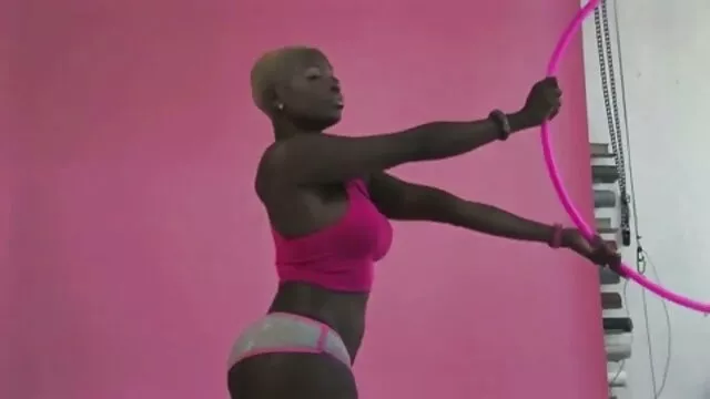 Nóng khiêu dâm, không giấy đăng ký  Slim brunette với trần truồng thân thể doggy được fucked qua đối anh sec khong che tác